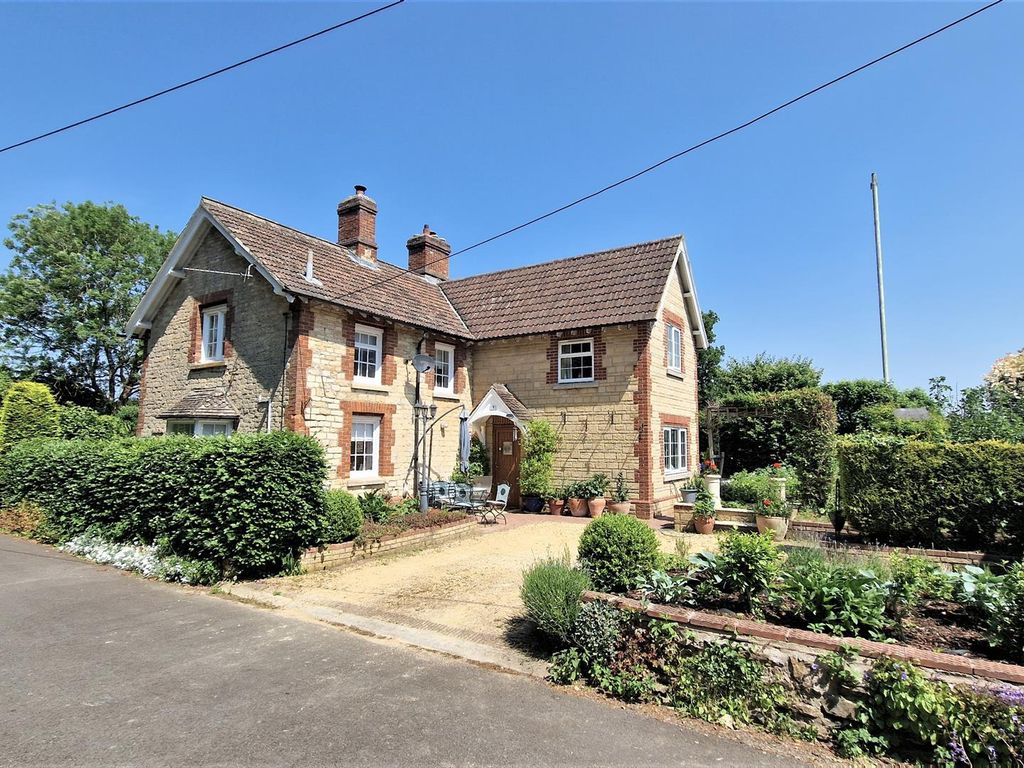 4 bed detached house for sale in Old Derry Hill, Calne SN11, £500,000