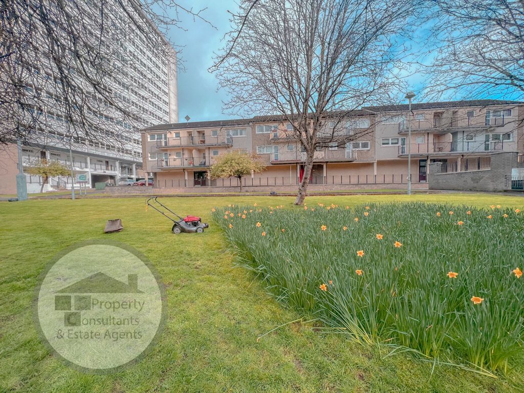 1 bed flat for sale in Drygate, Glasgow G4, £85,000
