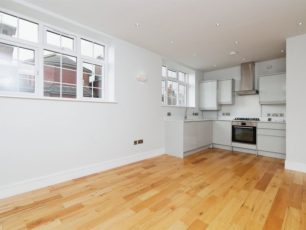 3 bed flat for sale in Shelley Road, Hove BN3, £360,000