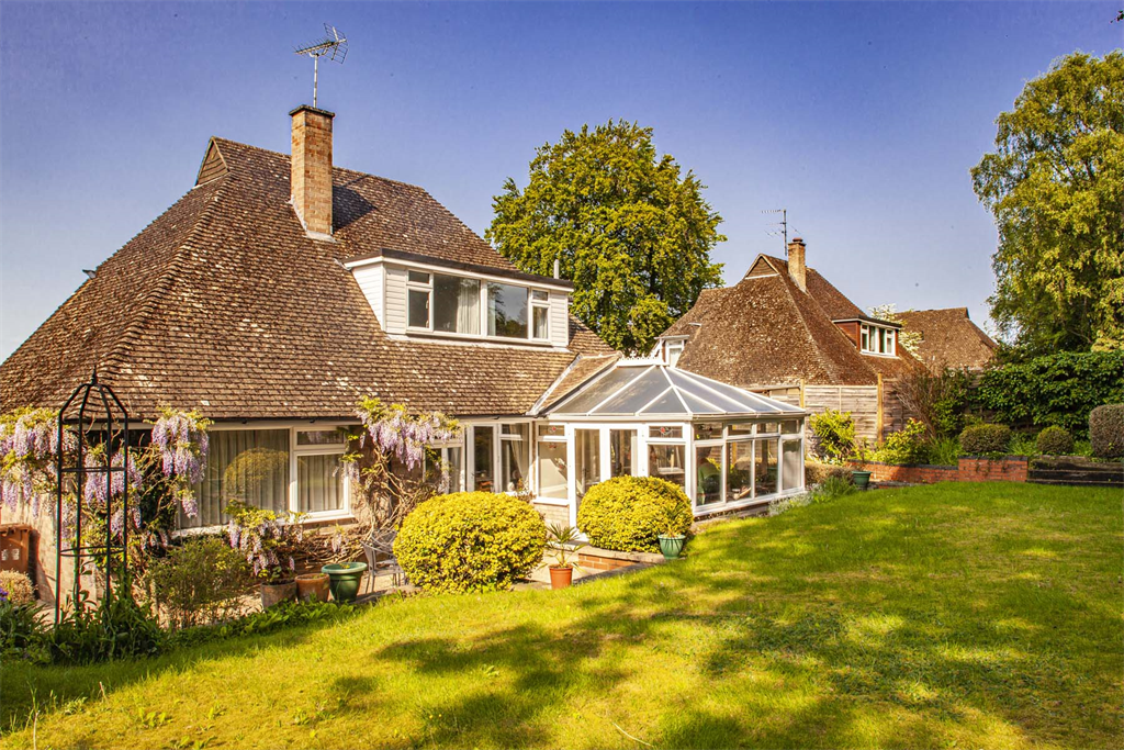 4 bed detached house for sale in 8 Pennypiece, Goring On Thames RG8, £995,000
