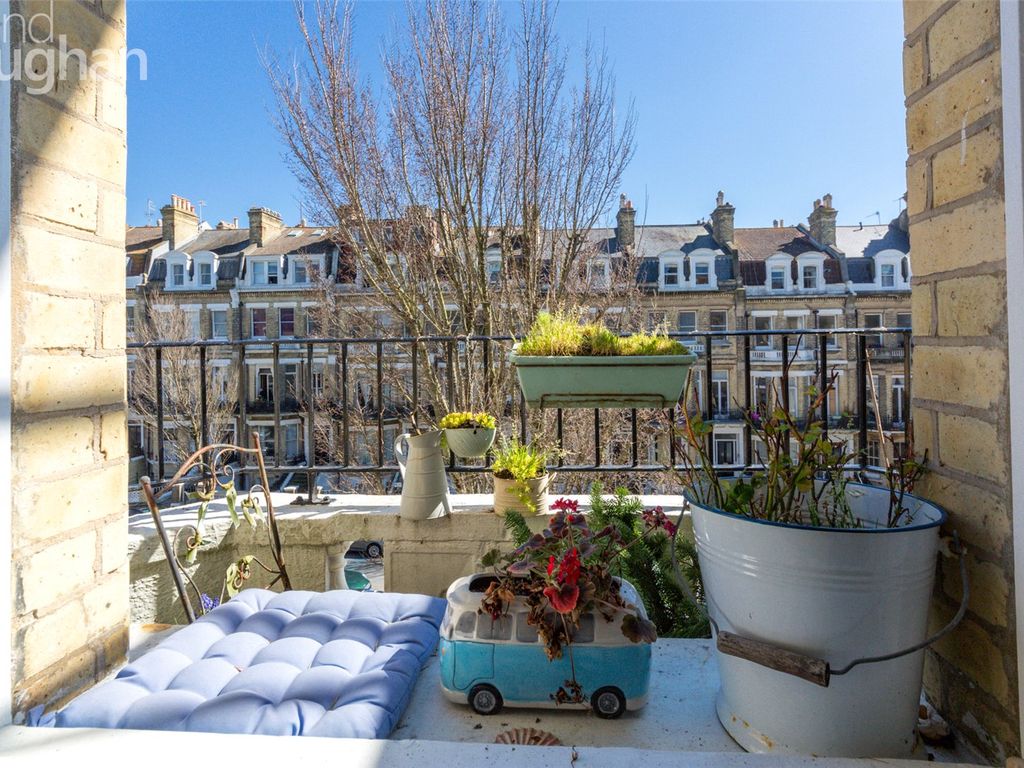 1 bed flat for sale in First Avenue, Hove BN3, £290,000