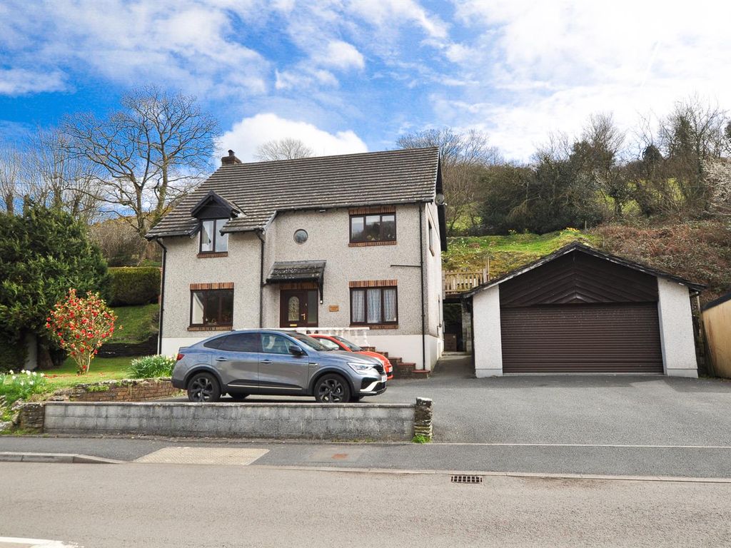 4 bed detached house for sale in Llanddowror, St. Clears, Carmarthen SA33, £375,000