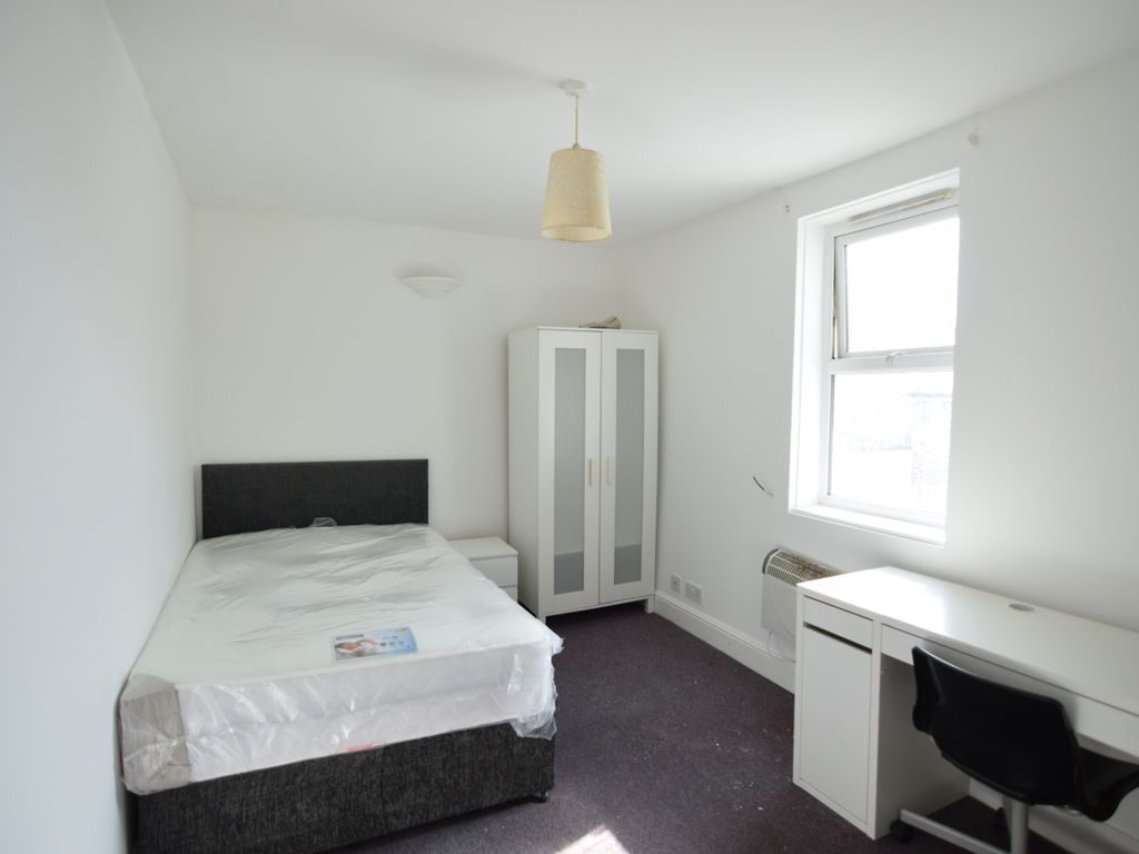 Studio to rent in Devonshire Place, Brighton BN2, £850 pcm