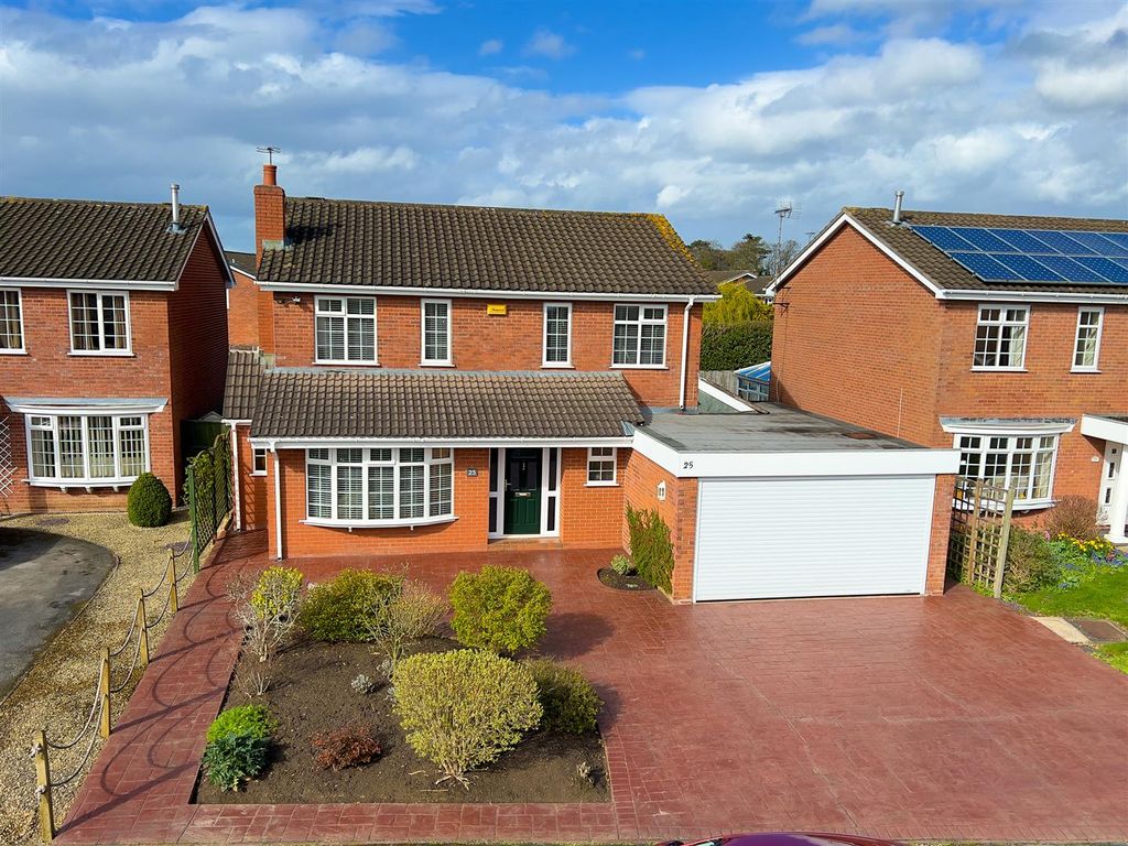 4 bed detached house for sale in Edgewood Drive, Wistaston, Cheshire CW2, £449,950