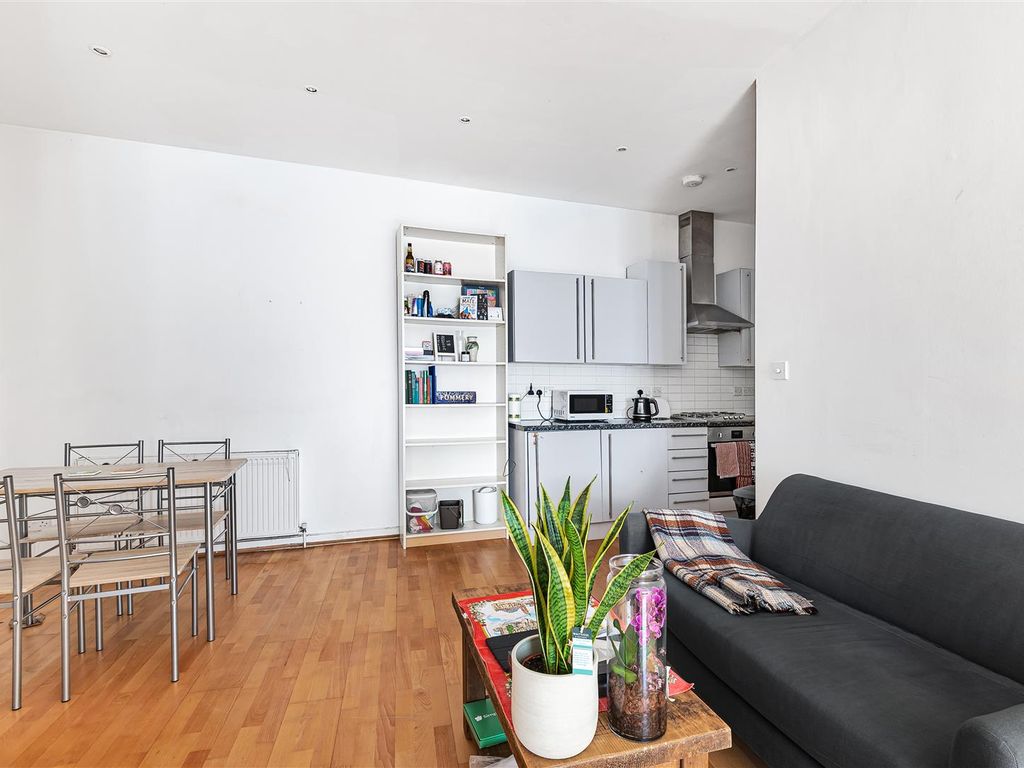 1 bed flat for sale in Marlborough Road, Upper Holloway N19, £350,000