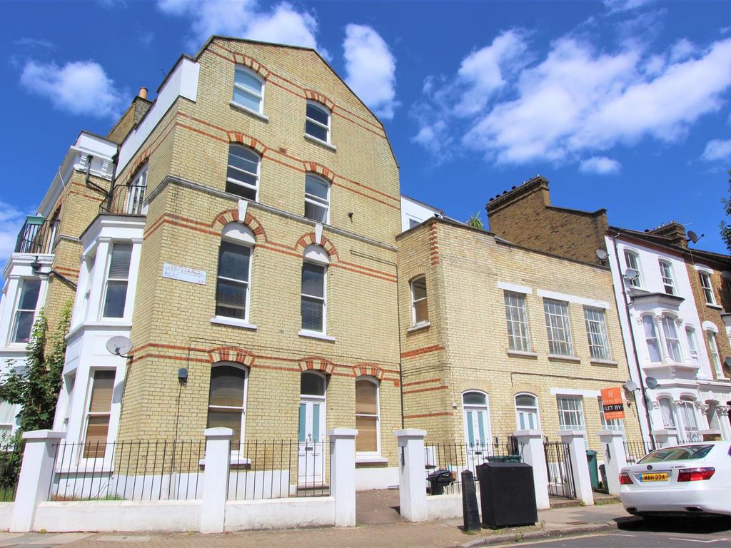 1 bed flat for sale in Marlborough Road, Upper Holloway N19, £350,000