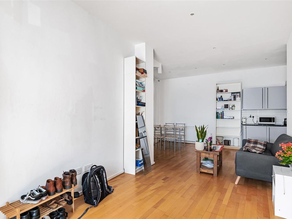 1 bed flat for sale in Marlborough Road, Upper Holloway N19, £350,000