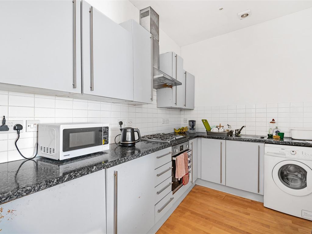 1 bed flat for sale in Marlborough Road, Upper Holloway N19, £350,000