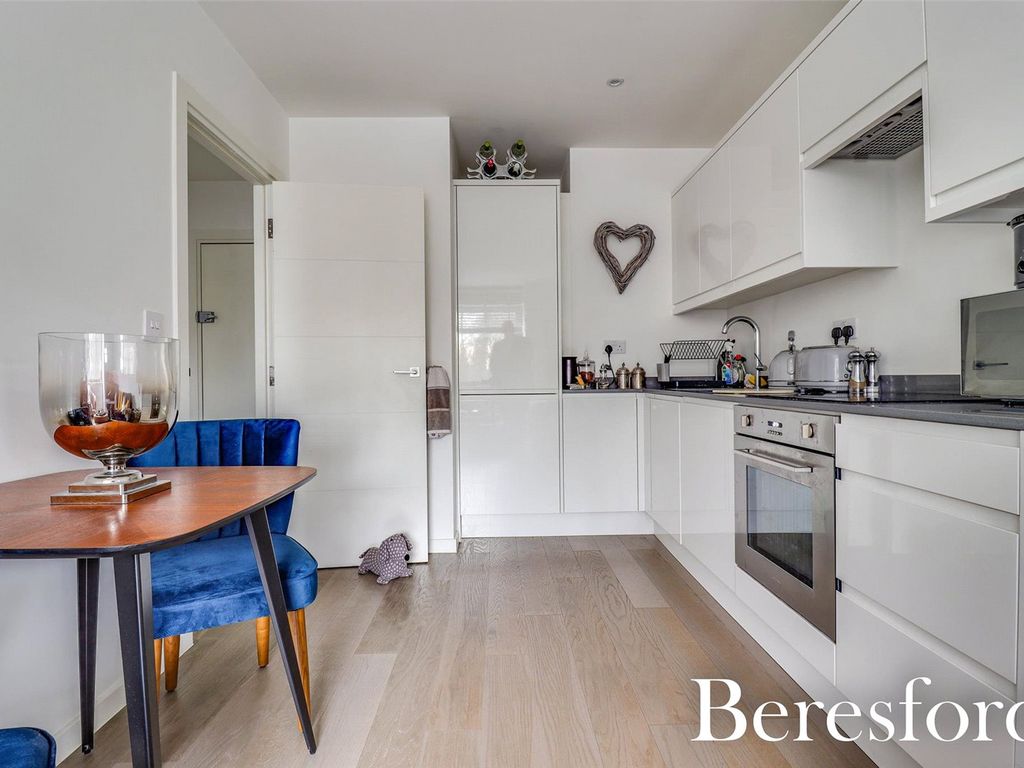 1 bed flat for sale in Hubert Road, Brentwood CM14, £215,000