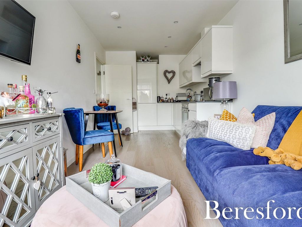 1 bed flat for sale in Hubert Road, Brentwood CM14, £215,000