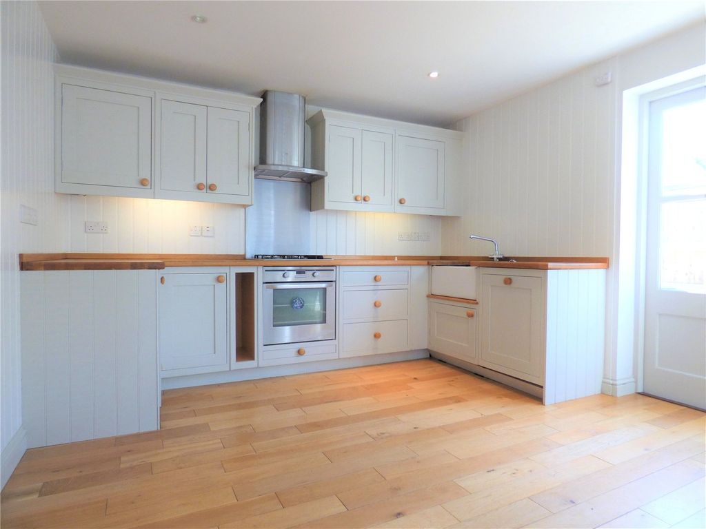 3 bed end terrace house for sale in Querns Lane, Cirencester, Gloucestershire GL7, £425,000