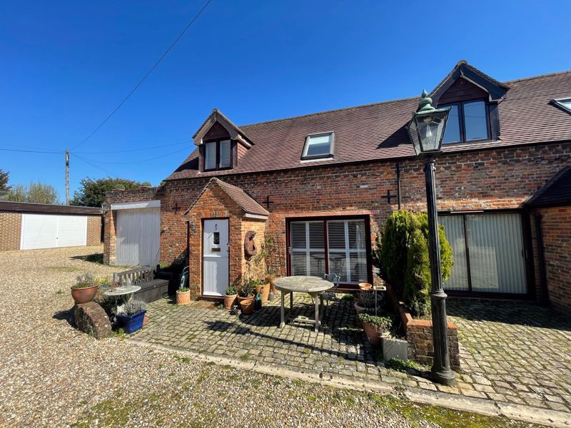 1 bed semi-detached house for sale in High Street, Great Missenden HP16, £399,950