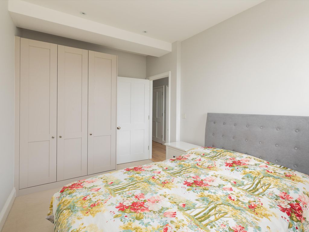 2 bed flat for sale in Great Pulteney Street, Bath, Somerset BA2, £550,000