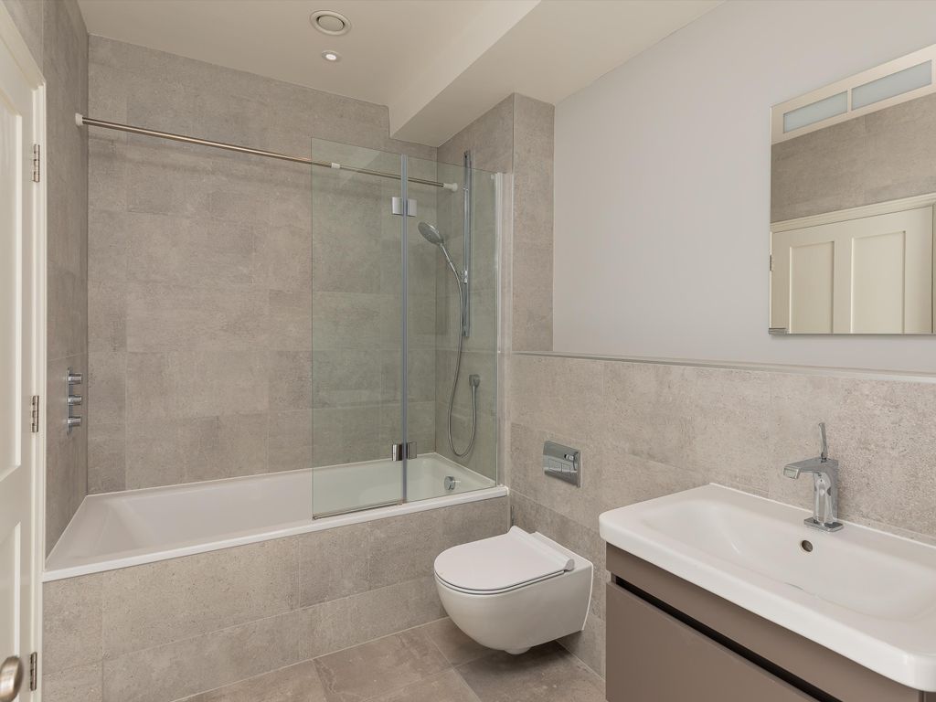 2 bed flat for sale in Great Pulteney Street, Bath, Somerset BA2, £550,000