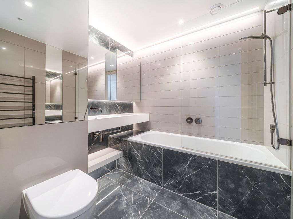 2 bed flat for sale in Cascade Way, White City W12, £1,486,000