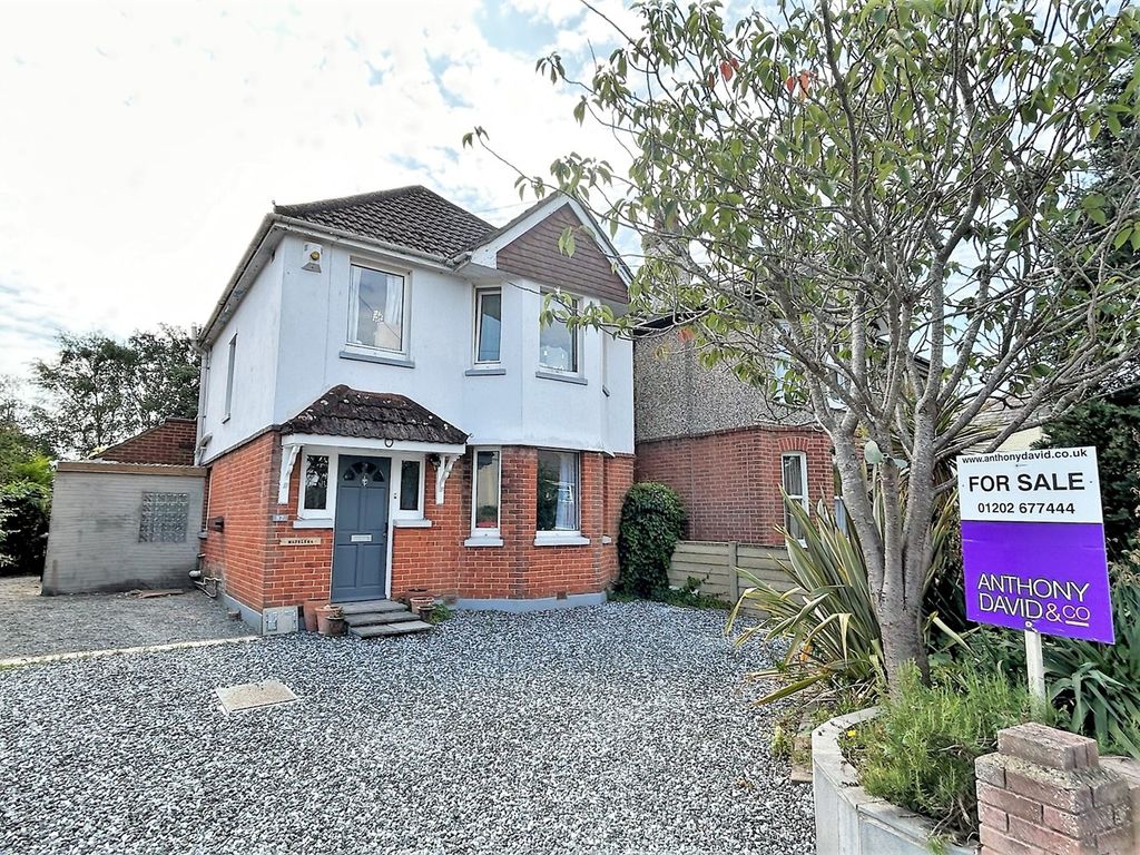 4 bed detached house for sale in Tatnam Road, Poole BH15, £415,000