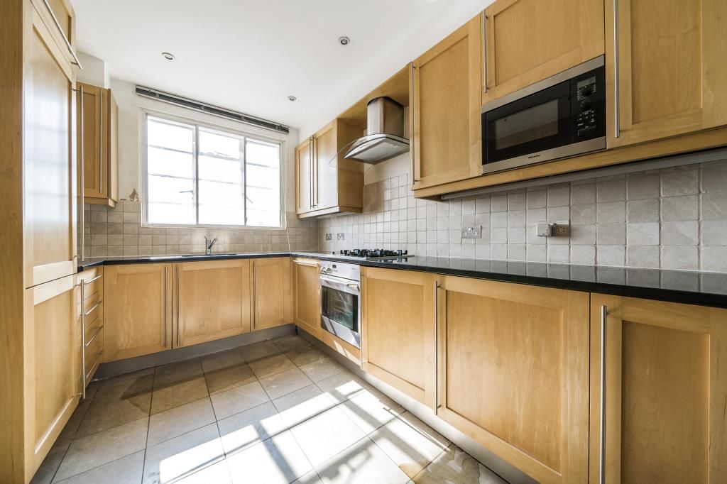 3 bed flat for sale in Wellington Court, St Johns Wood NW8, £2,000,000