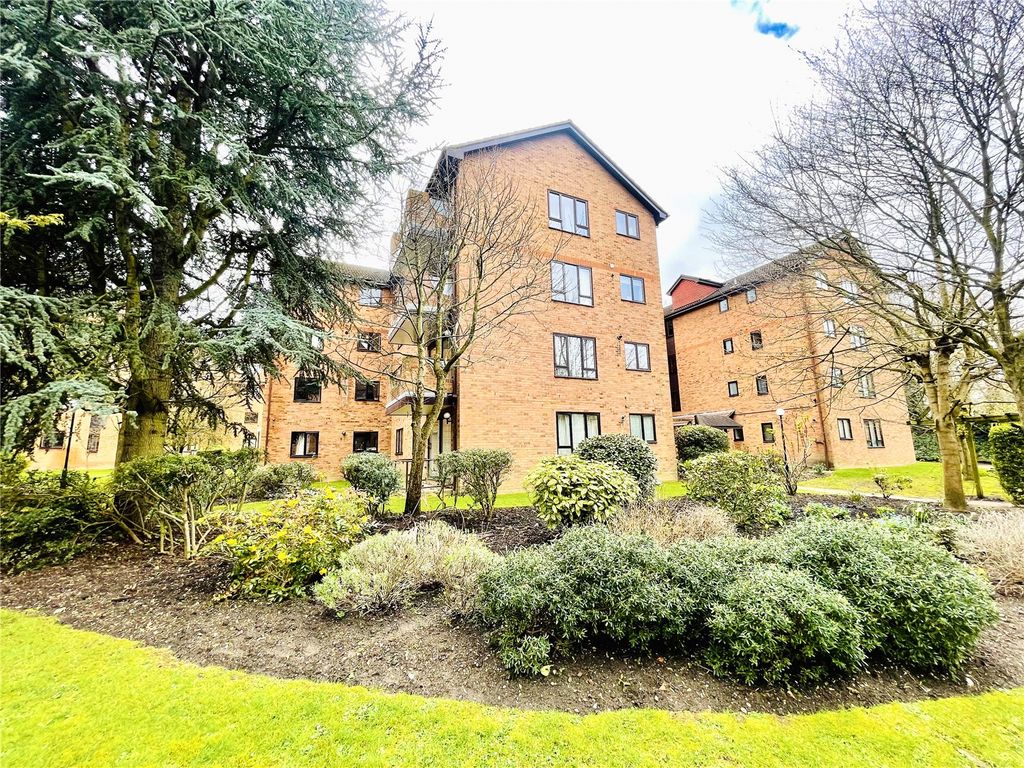 2 bed flat for sale in Campion Close, East Croydon, Parkhill CR0, £365,000