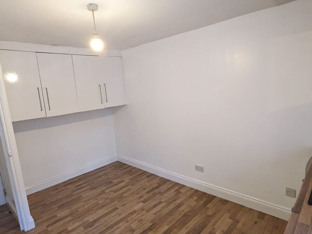 Studio to rent in Norfolk Terrace, Brighton BN1, £680 pcm