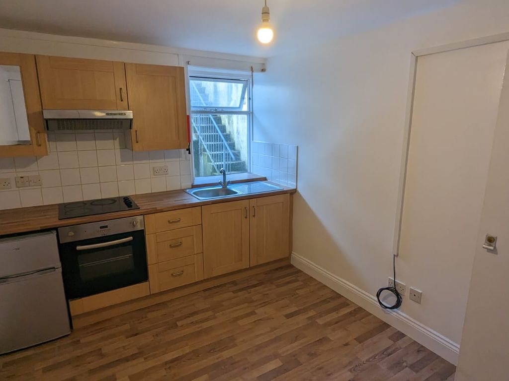 Studio to rent in Norfolk Terrace, Brighton BN1, £680 pcm