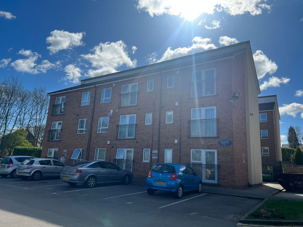 2 bed flat for sale in Barnsley Road, Sheffield S5, £100,000