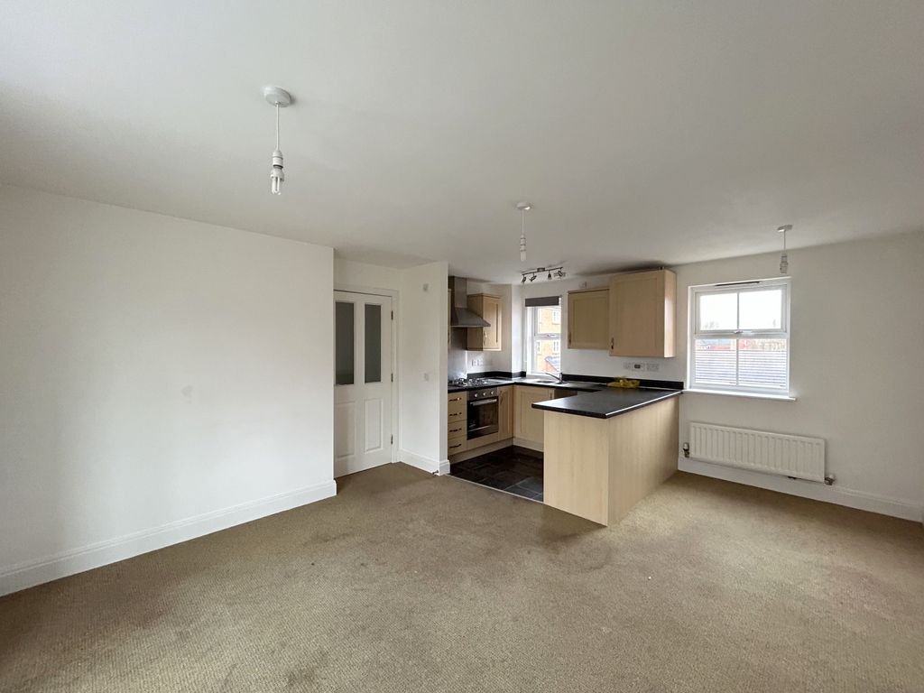 2 bed flat for sale in Hazel Avenue, Walton Cardiff, Tewkesbury GL20, £140,000