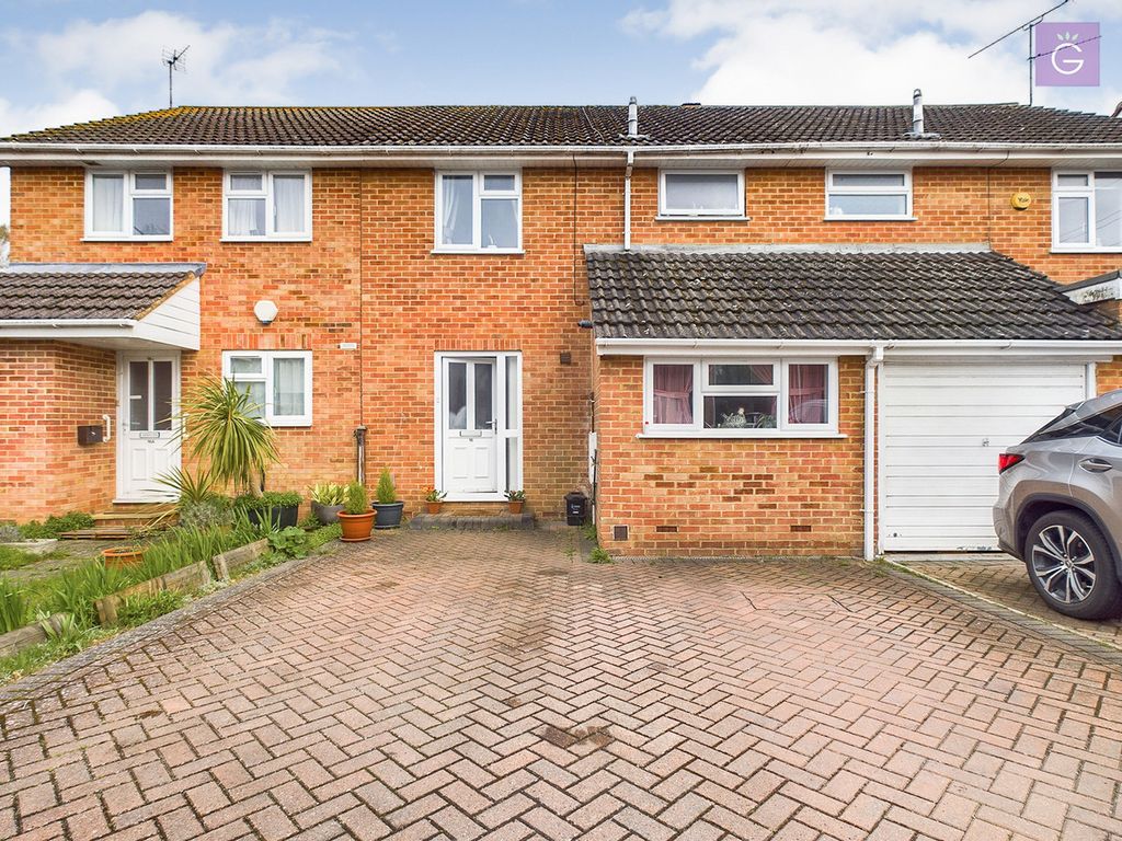 3 bed terraced house for sale in Bodmin Road, Woodley RG5, £375,000