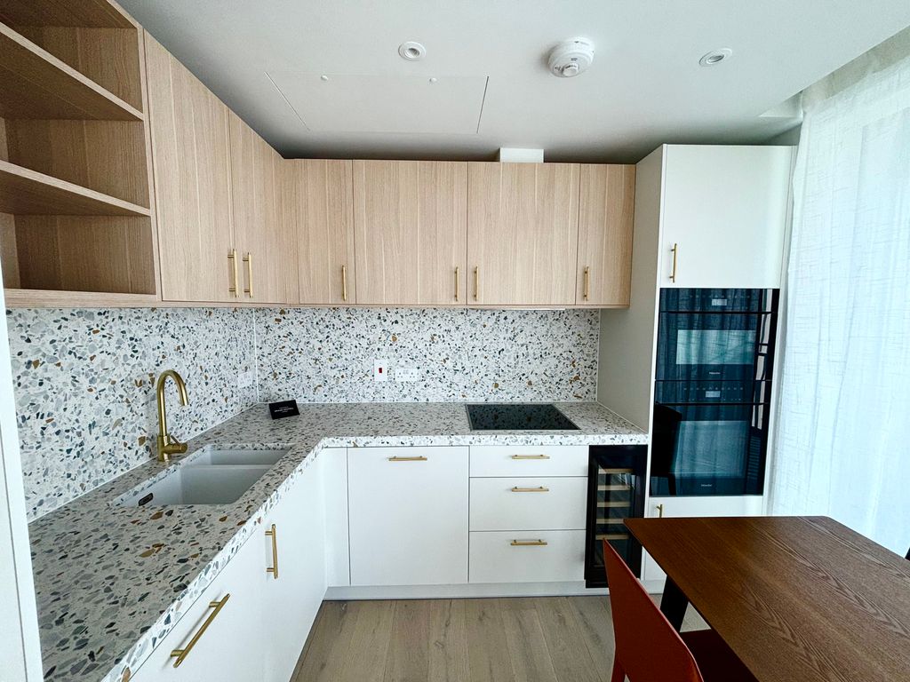 2 bed flat to rent in Brill Place, London NW1, £4,500 pcm