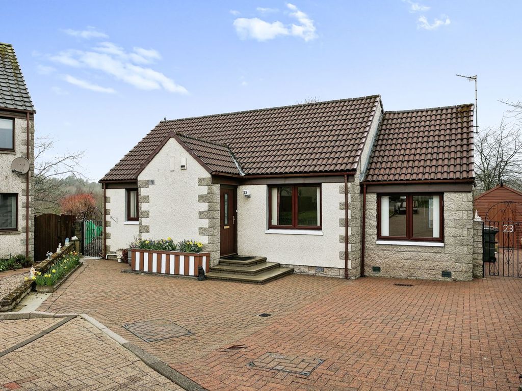3 bed detached bungalow for sale in Clova Park, Aberdeen AB15, £218,000