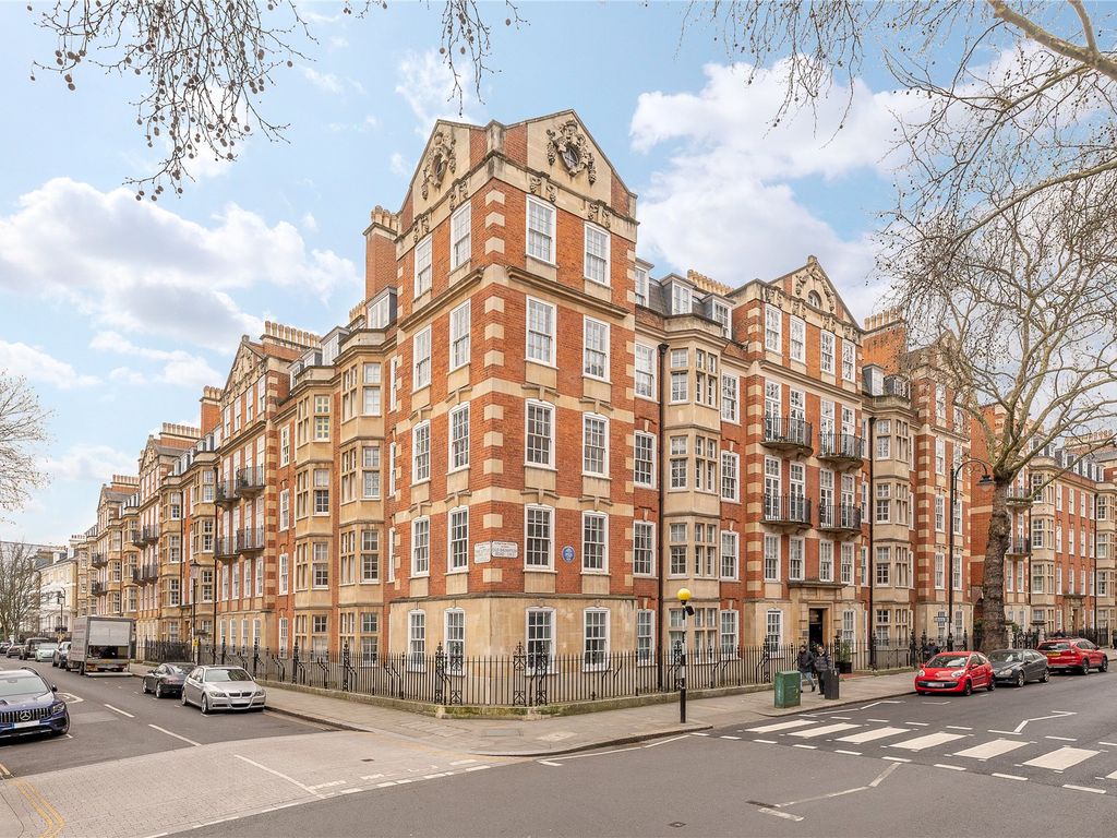 3 bed flat for sale in Coleherne Court, Earl's Court SW5, £1,650,000
