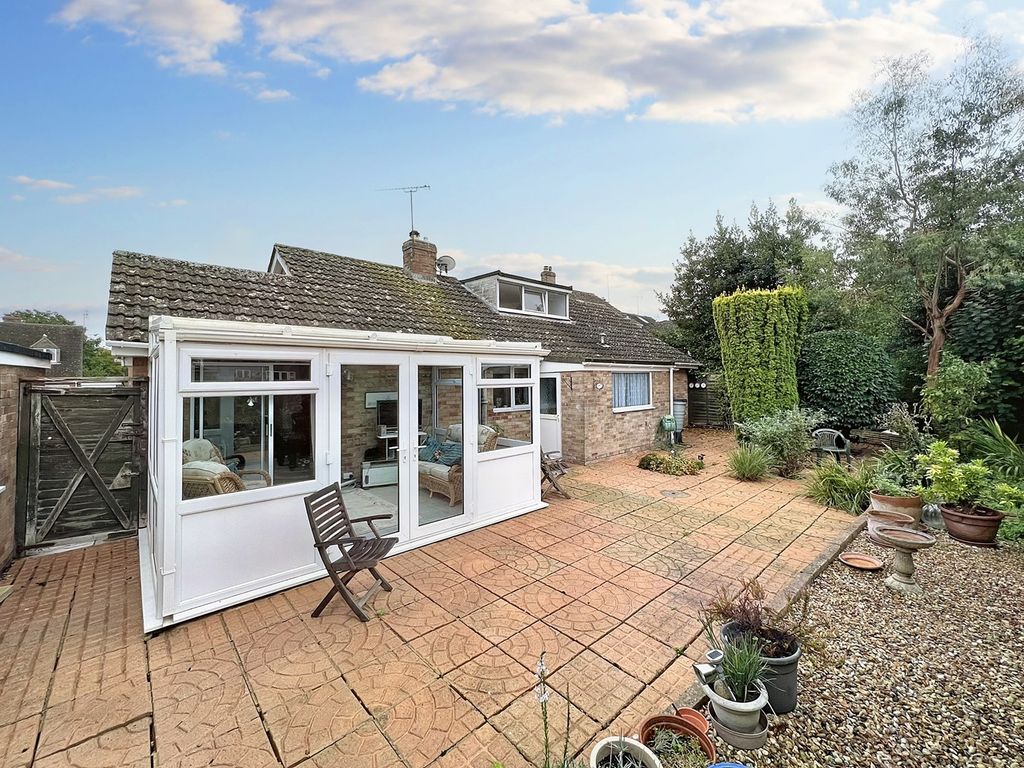 3 bed detached bungalow for sale in Westland Road, Faringdon SN7, £380,000
