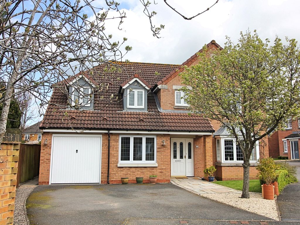 4 bed detached house for sale in Badger Close, Fleckney, Leicester LE8, £475,000