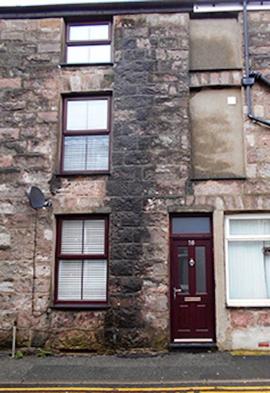 3 bed terraced house to rent in Chapel Street, Caernarfon LL55, £750 pcm
