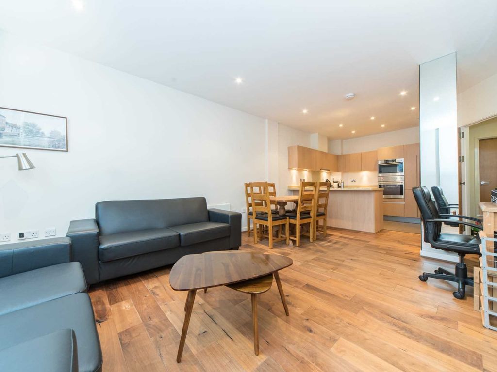3 bed flat for sale in Bromyard Avenue, Acton W3, £575,000