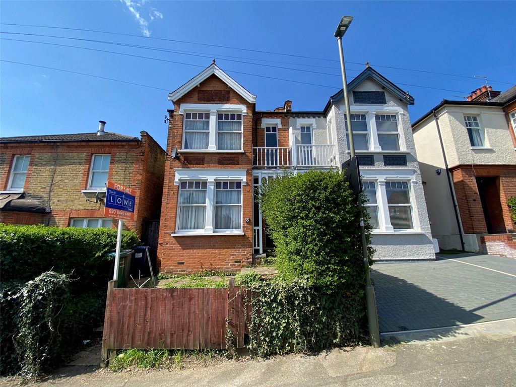 4 bed detached house for sale in Woodville Road, New Barnet EN5, £650,000