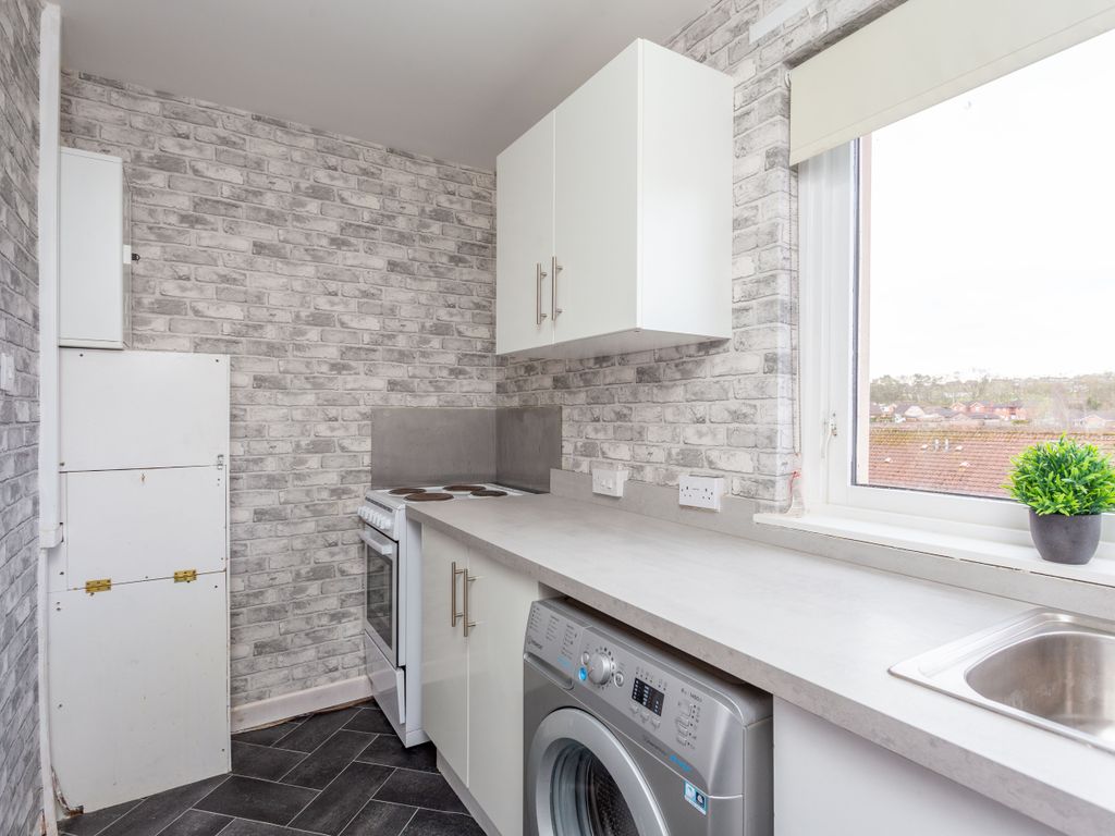1 bed flat to rent in Wholequarter Avenue, Redding, Falkirk FK2, £600 pcm