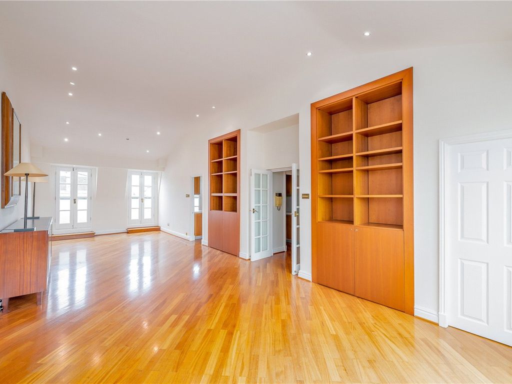 4 bed flat for sale in Queens Gate, London SW7, £2,800,000