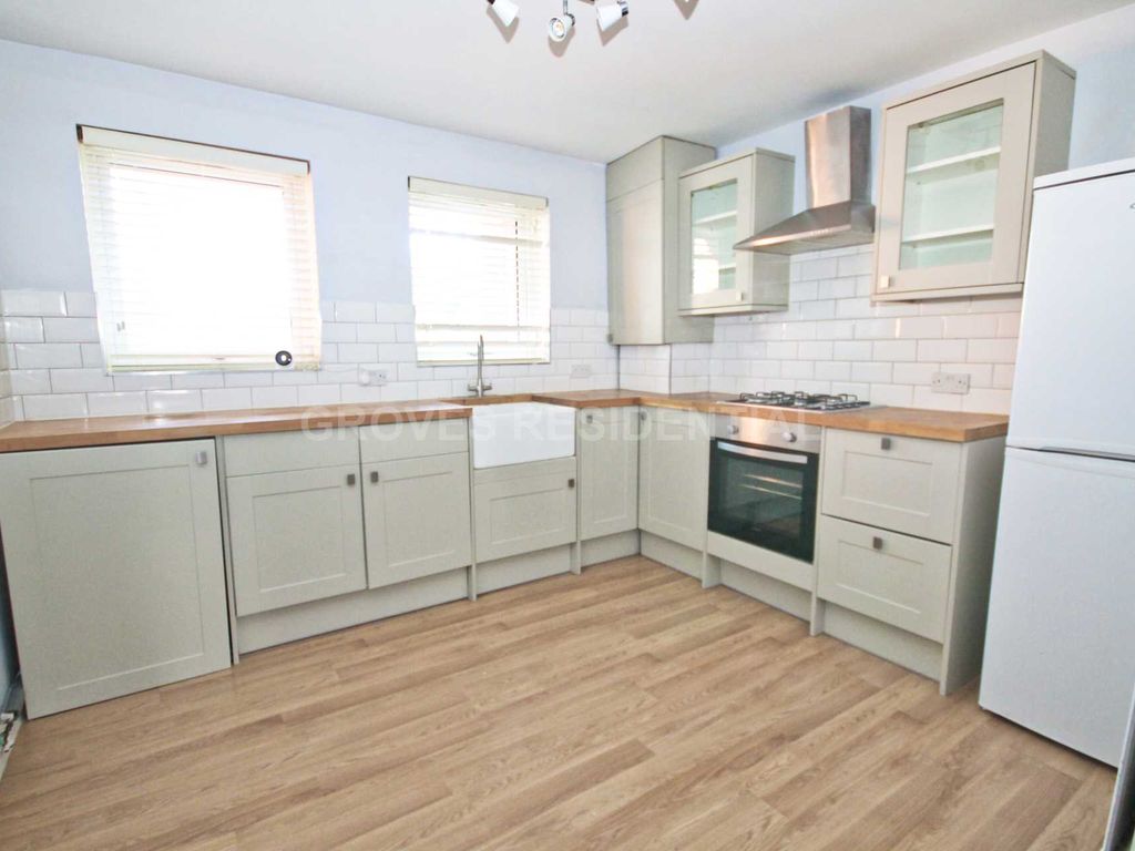 2 bed flat to rent in South Lane, New Malden KT3, £1,750 pcm