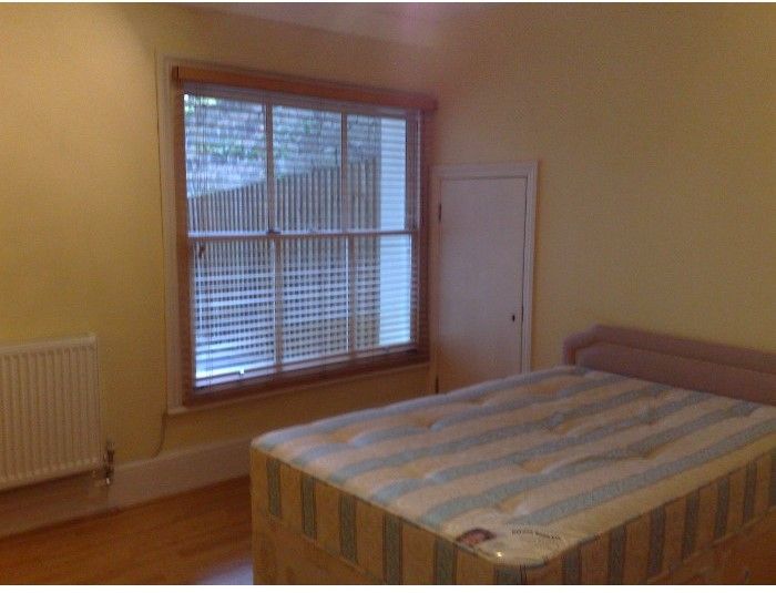 Studio to rent in Bedford Hill, London SW12, £997 pcm