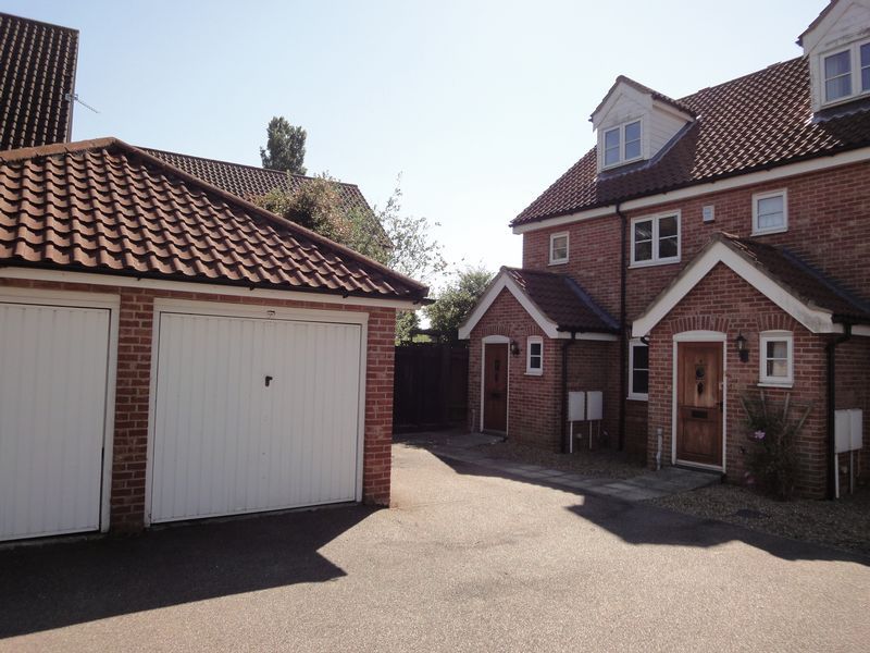 4 bed town house for sale in Chapel Road, Attleborough NR17, £250,000