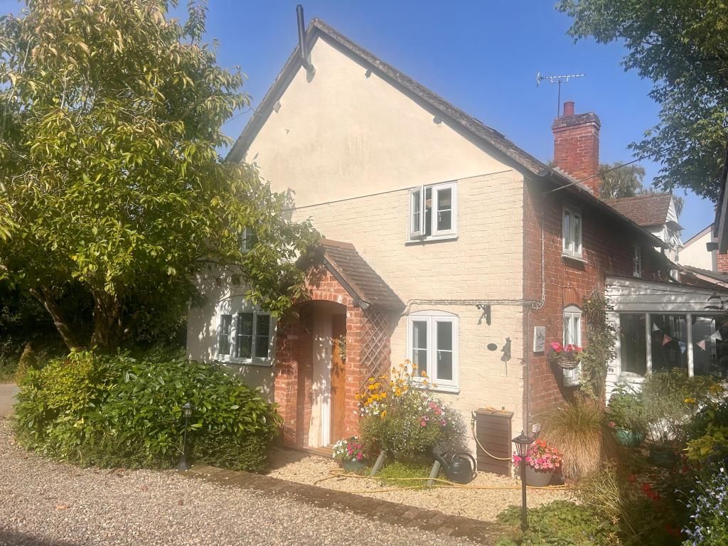 3 bed detached house for sale in Ivington, Herefordshire HR6, £575,000