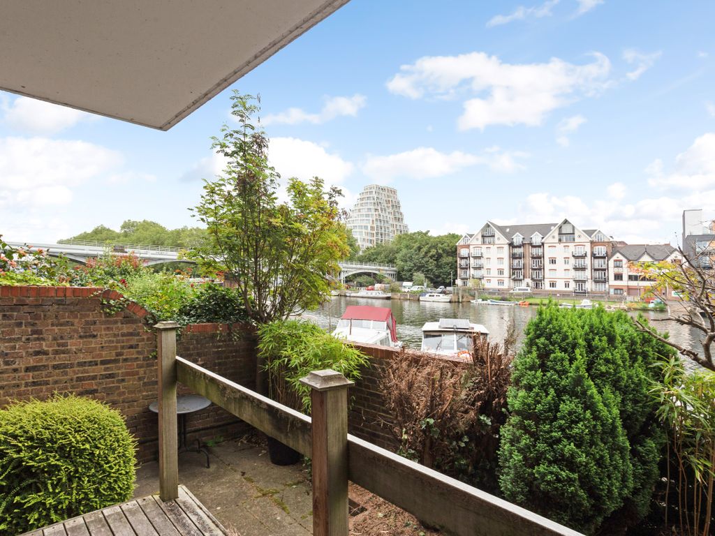 1 bed flat for sale in Becketts Place, Hampton Wick, Kingston Upon Thames KT1, £480,000