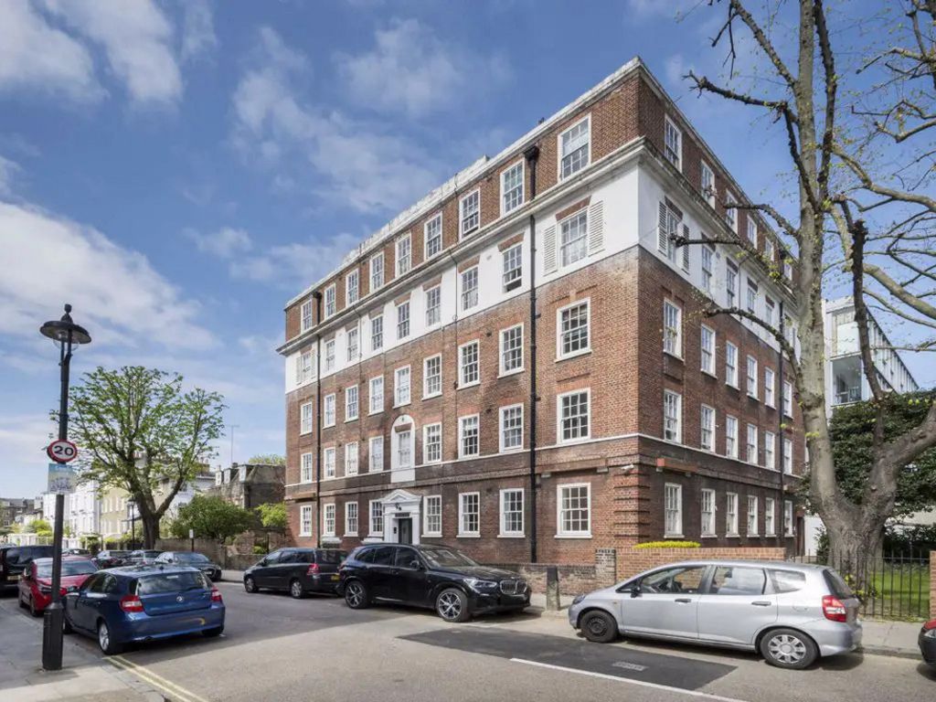 2 bed flat for sale in Abbey Road, St. John's Wood NW8, £499,950