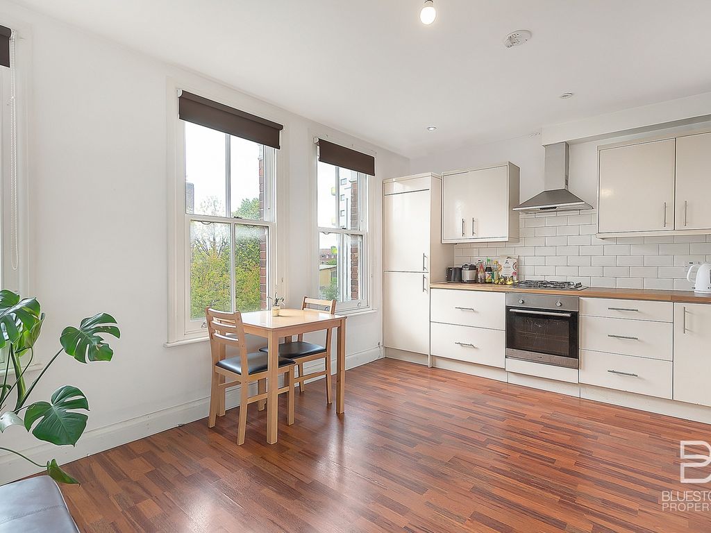 3 bed flat for sale in Coldharbour Lane, London SE5, £495,000
