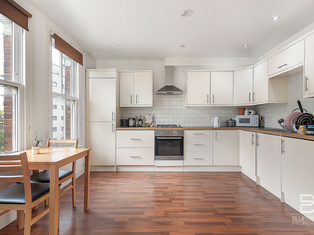 2 bed flat for sale in Coldharbour Lane, London SE5, £495,000