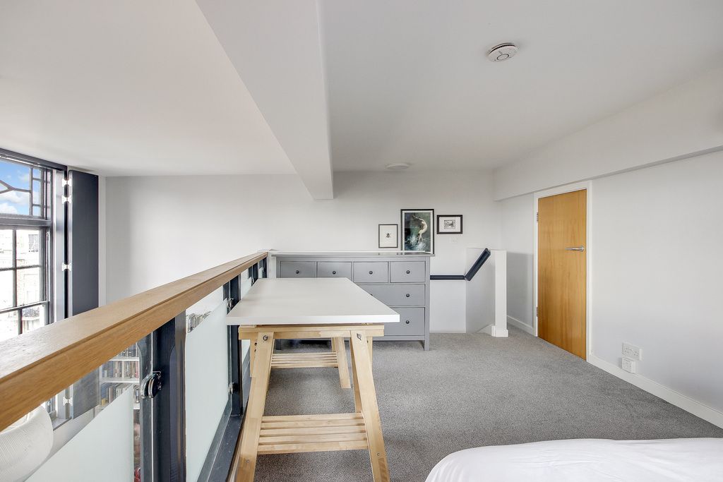 1 bed flat for sale in Old School Square, London E14, £300,000