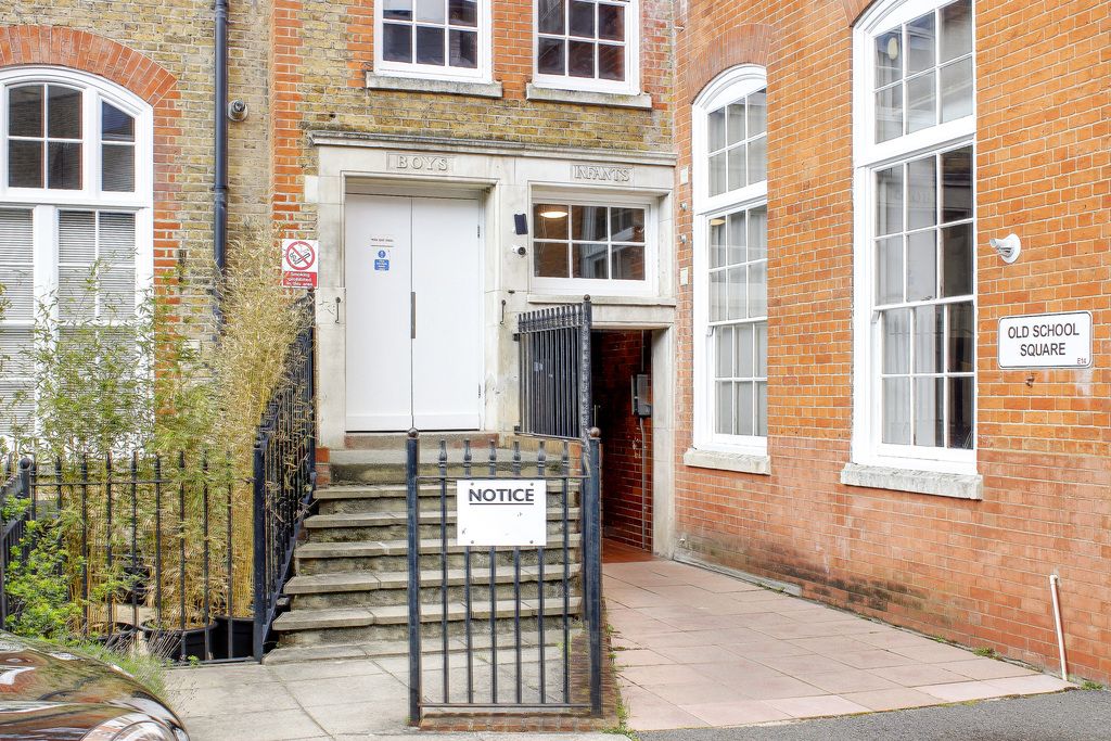 1 bed flat for sale in Old School Square, London E14, £300,000