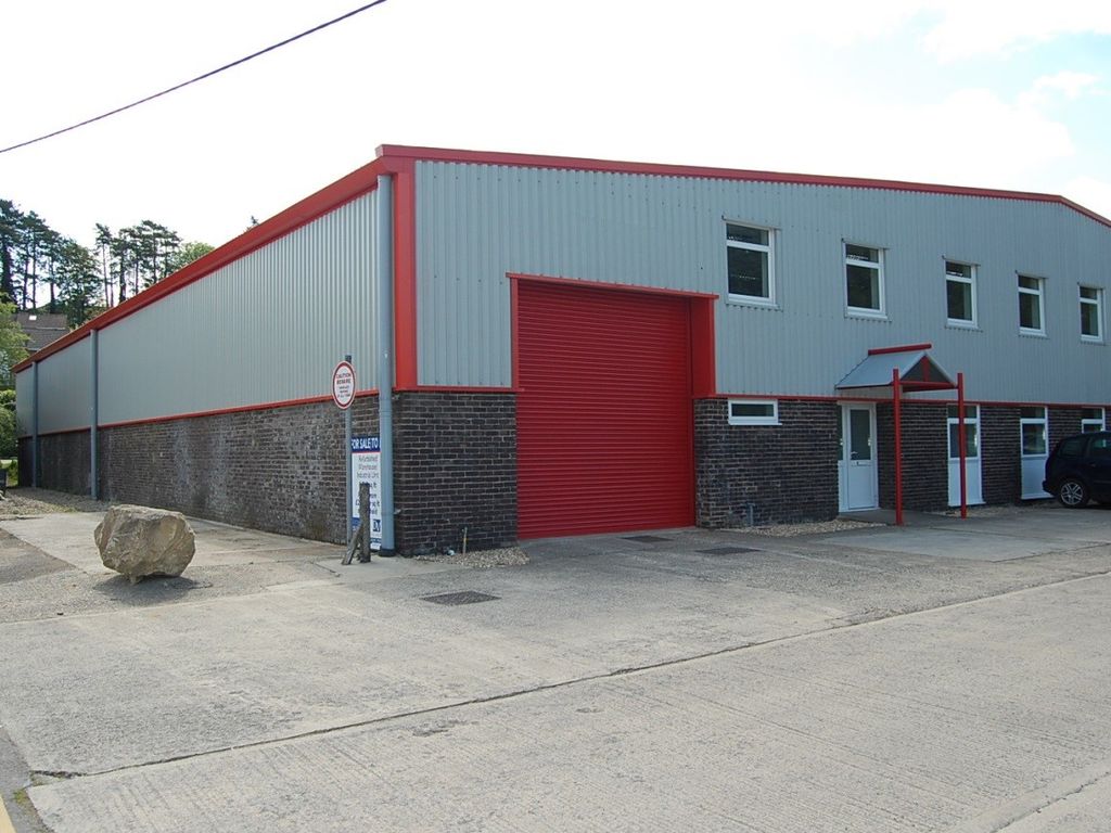 Warehouse to let in Smitham Bridge Road, Hungerford RG17, £86,744 pa