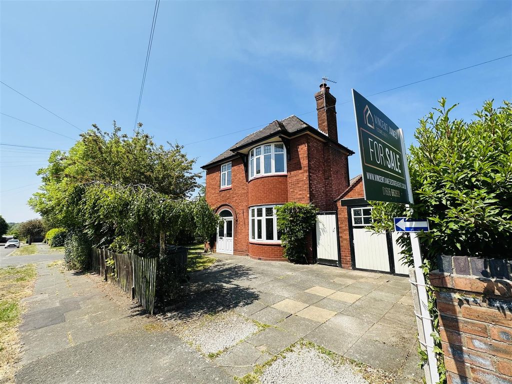 3 bed detached house for sale in Westfield Road, Northwich CW9, £400,000