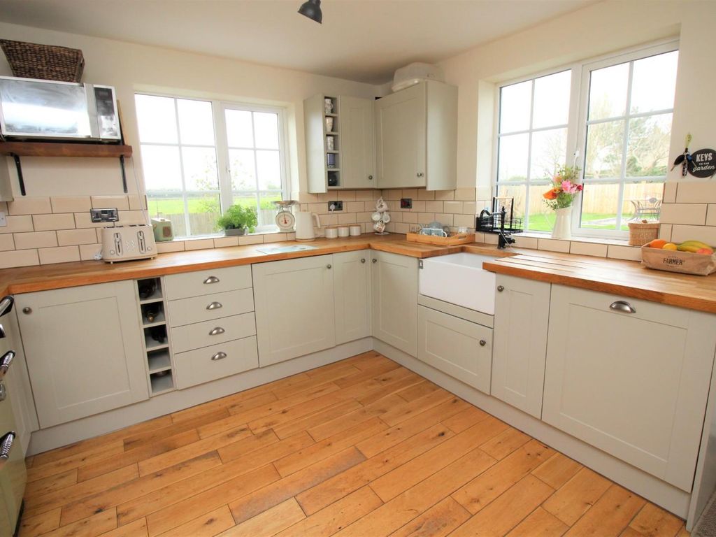 5 bed cottage for sale in The Lane, Easter Compton, South Gloucestershire BS35, £675,000
